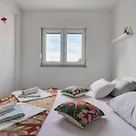 Vibes-4 By Interhome *