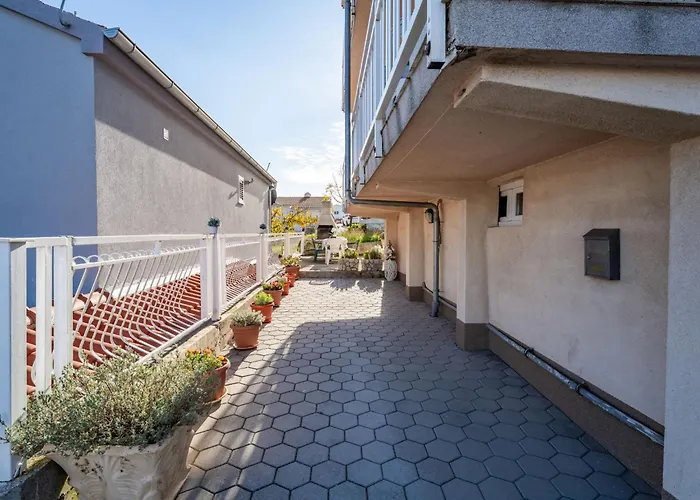 S&g Leko-4 By Interhome *